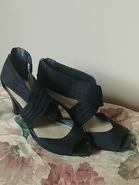 Elegant Black Peep-Toe Criss Cross Heels